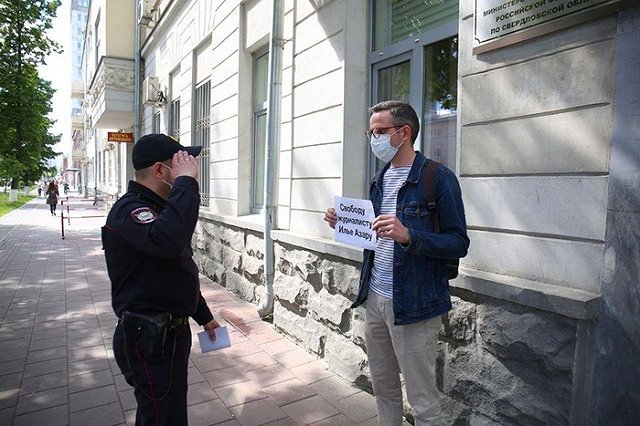 Телеканал RT подал судебный иск к Znak.com