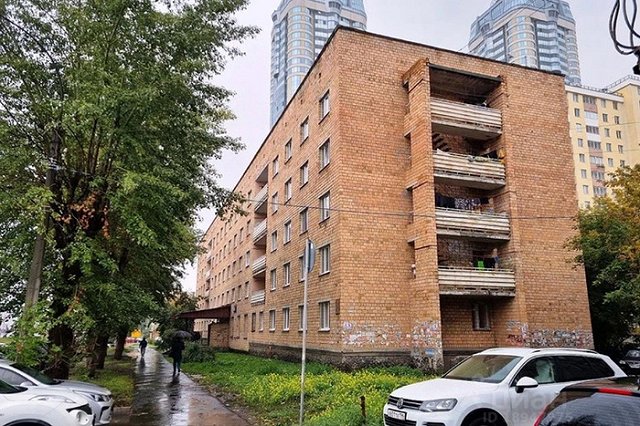 В Екатеринбурге продают пятиэтажку