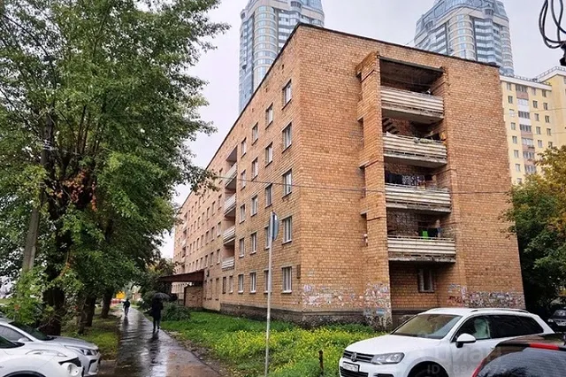 В Екатеринбурге продают пятиэтажку