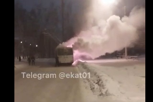 На Юго-Западе загорелся троллейбус с пассажирами