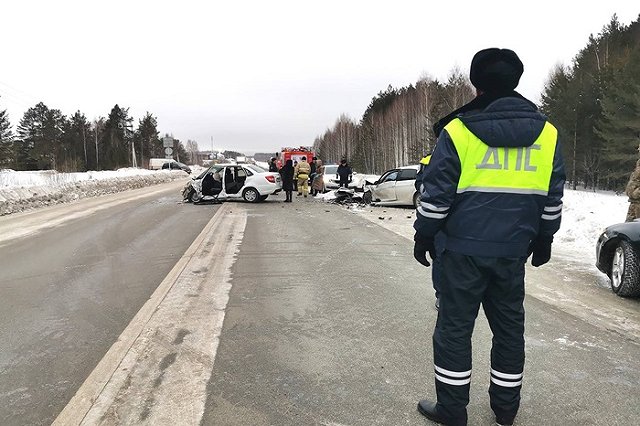 Супружеская пара, погибшая под Екатеринбургом, ехала в больницу