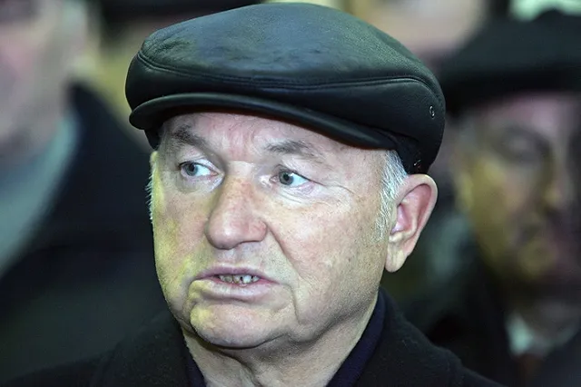 Юрий Лужков решил стать поставщиком для фастфуда Михалкова