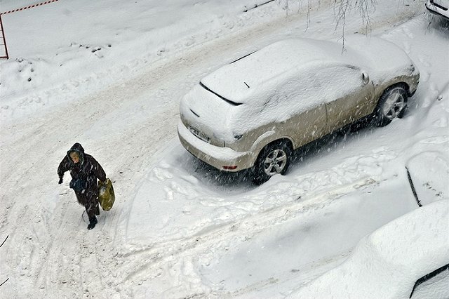 В Екатеринбурге водитель заплатит 8 тыс. руб. за постоянную парковку на тротуаре