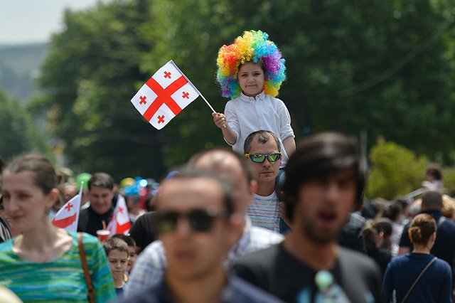 В Тбилиси прошла акция молодежи с требованием не сажать за наркотики