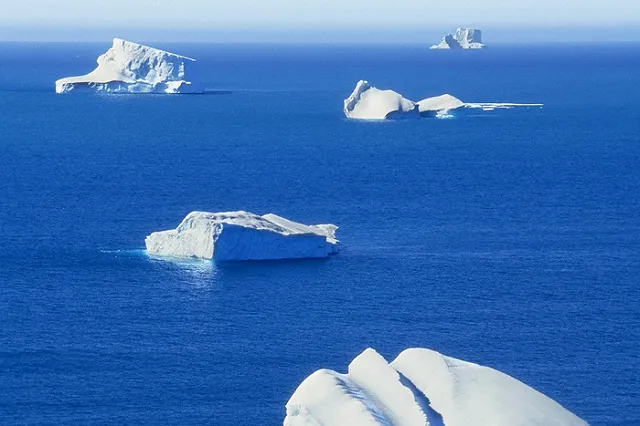 Айсберги атакуют лайнеры в Атлантике