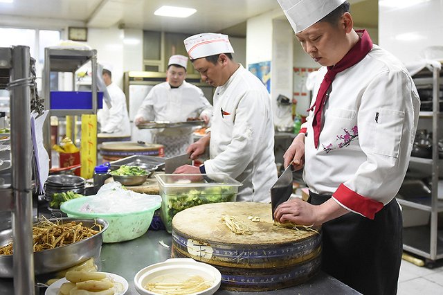 Китаец-живодёр откармливал 500 кошек, чтобы продать их мясо под видом кроличьего