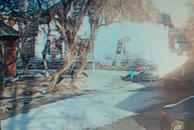 В Верхней Пышме автоледи наехала на школьницу и остановилась на ней