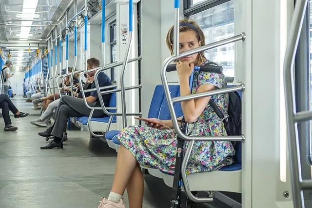 Хороший тон или дискриминация? В московском метро ввели неоднозначное правило
