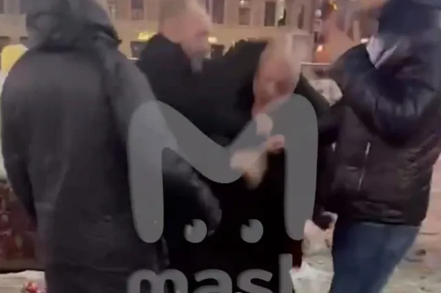 Стаса Барецкого избили и ограбили у бара