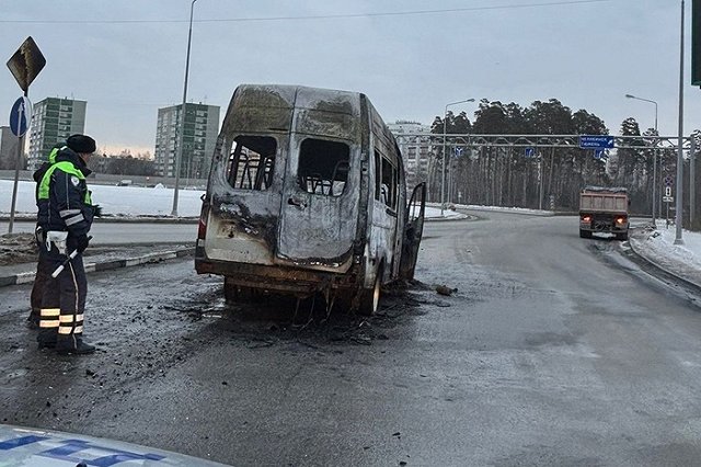 На выезде из Академического загорелась «Газель» с пассажирами