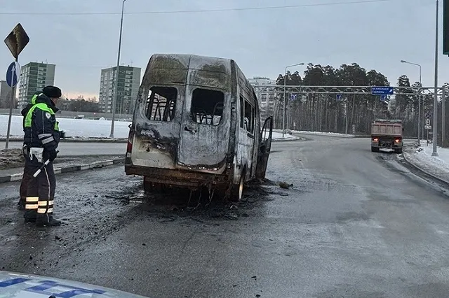 На выезде из Академического загорелась «Газель» с пассажирами