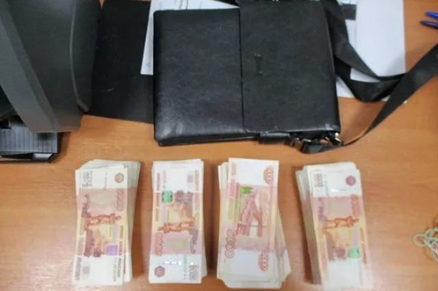 Мужчина пытался увезти миллионы из Екатеринбурга в Таджикистан, но получил уголовное дело
