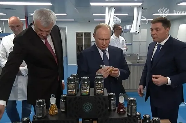 Перед встречей с Трампом Путин пообщался с бывшим вице-губернатором Свердловской области