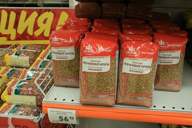Вслед за рисом в России резко подорожала гречка