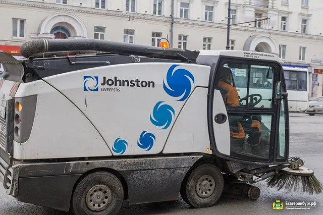 Мэрия: Улицы Екатеринбурга начали мыть с шампунем