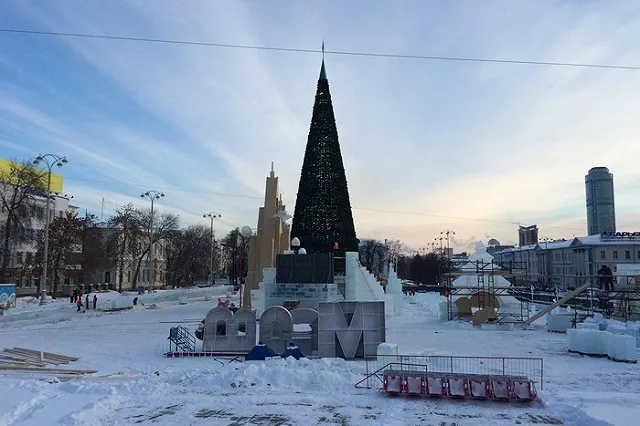 Завтра на площади 1905 года начнут сооружать скульптуры