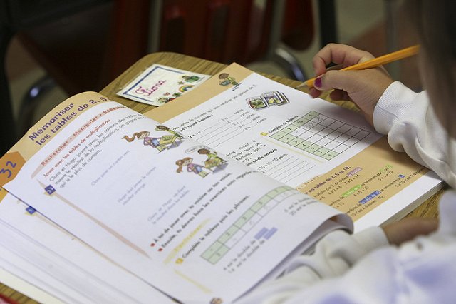 Жители Урала стали тратить меньше денег на школьные принадлежности