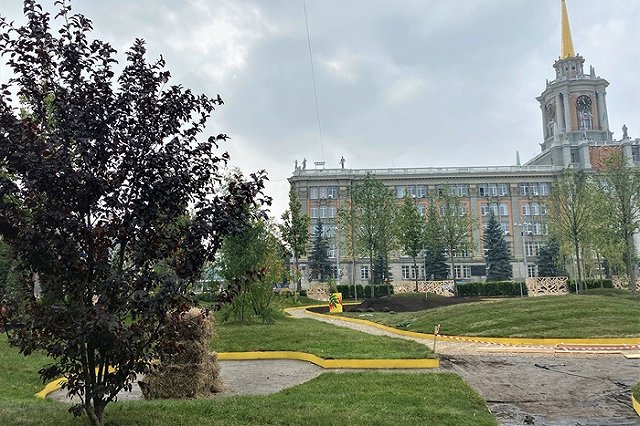 Парковка на площади 1905 года превратилась в прекрасный сад