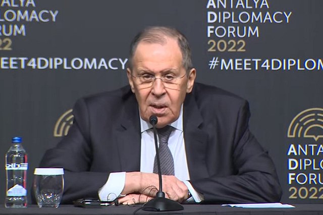 Лавров заявил, что не собирался договариваться с Кулебой о прекращении огня