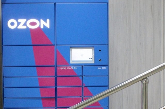 В отделении Ozon телефон екатеринбурженки передали курьеру-мошеннику