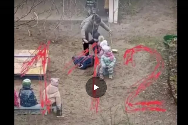 Воспитателя детсада в Екатеринбурге, пнувшую сидевшего малыша, уволили