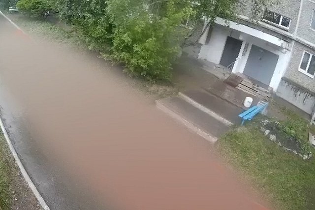 Под Екатеринбургом школьника изрезал ножом одноклассник