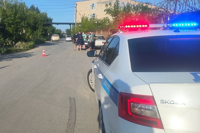 Под Екатеринбургом легковушка насмерть сбила подростка на питбайке