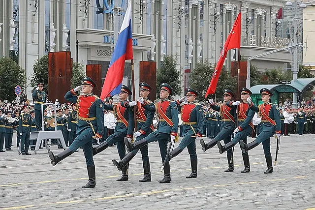 В Екатеринбурге начался Парад Победы