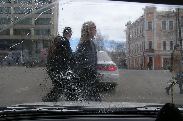 Эвакуаторщики избили водителя в Туапсе из-за сломанного дворника