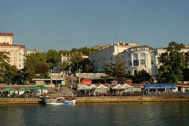 Глава французской делегации выступил за отмену санкций против России