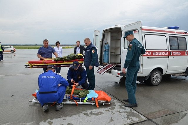 Троих детей из Екатеринбурга доставили на лечение в Москву спецбортом МЧС