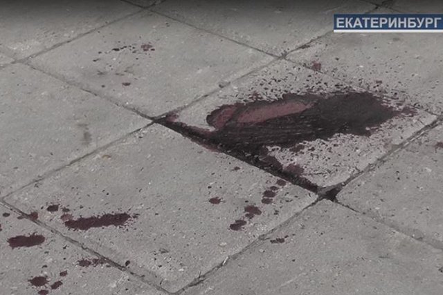 Толпа гопников избила телеоператора, снимавшего ночной Екатеринбург