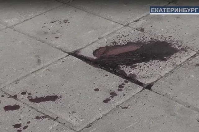 Толпа гопников избила телеоператора, снимавшего ночной Екатеринбург