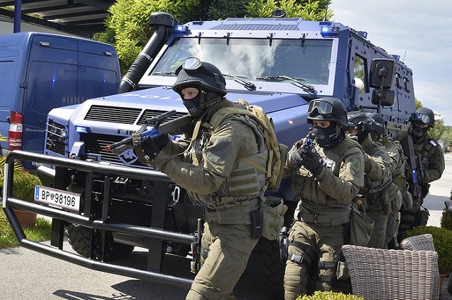 Мужчина на востоке Москвы убил захваченного в квартире заложника