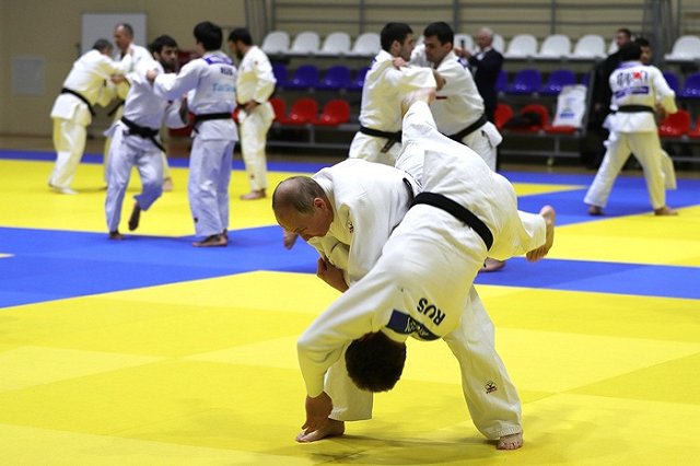 Песков рассказал о полученной Путиным травме пальца