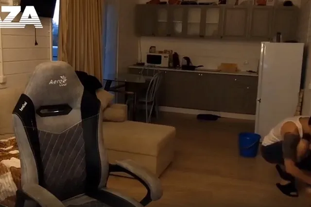 Мог выгнать на мороз без одежды: в прямом эфире российского блогера умерла его девушка — видео