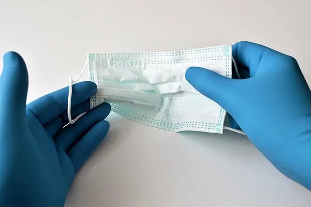 Свердловчанина оштрафовали за то, что он пришёл на работу с коронавирусом