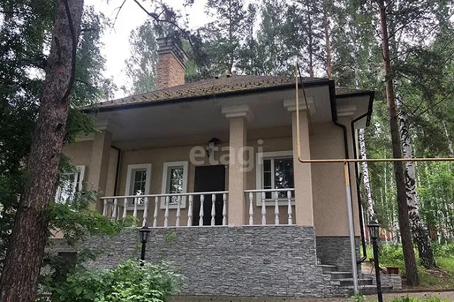 На берегу Таватуя продают коттедж за 55 миллионов рублей