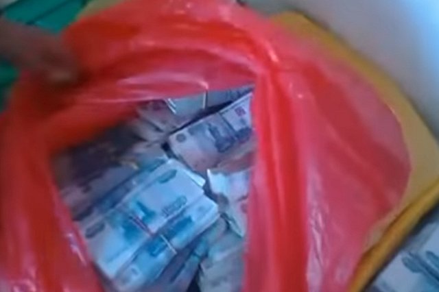 В черный список госслужбы внесены 19 свердловчан, уволенных за взятки