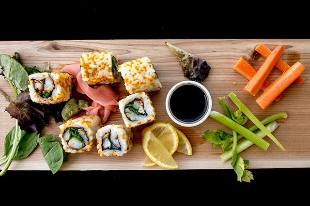 Санврачи не будут проверять службы доставки после массового отравления свердловчан