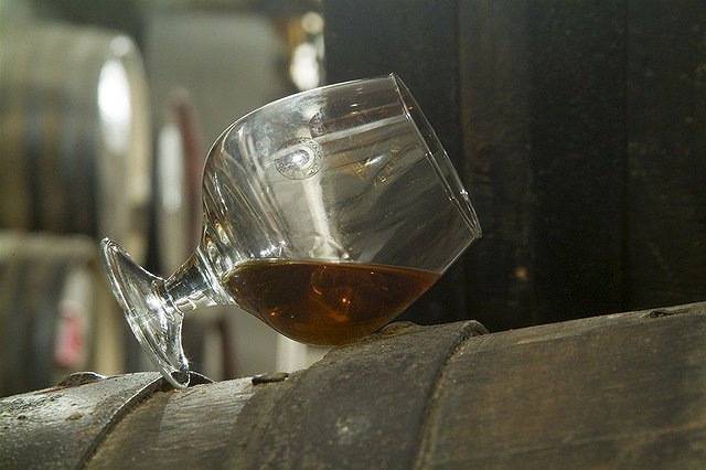 Участник конкурса «Кто больше выпьет» умер после 56 рюмки