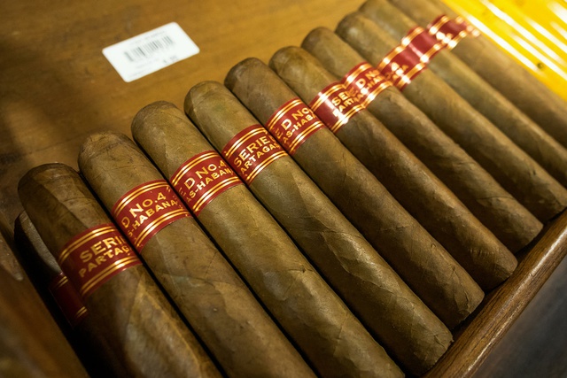 Россиянин пытался привезти из Доминиканы кокаин в сигарах