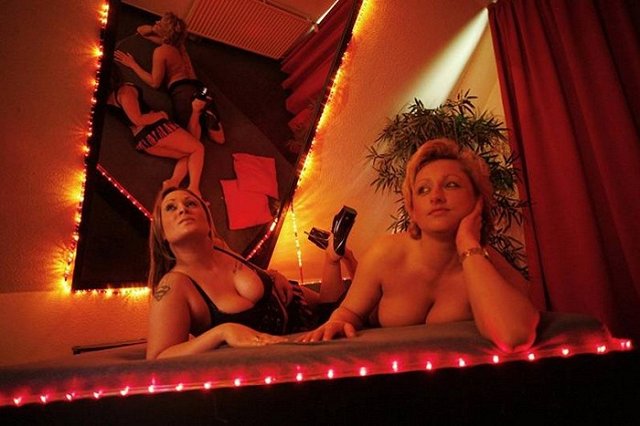 В Берлине ищут испытателя борделей