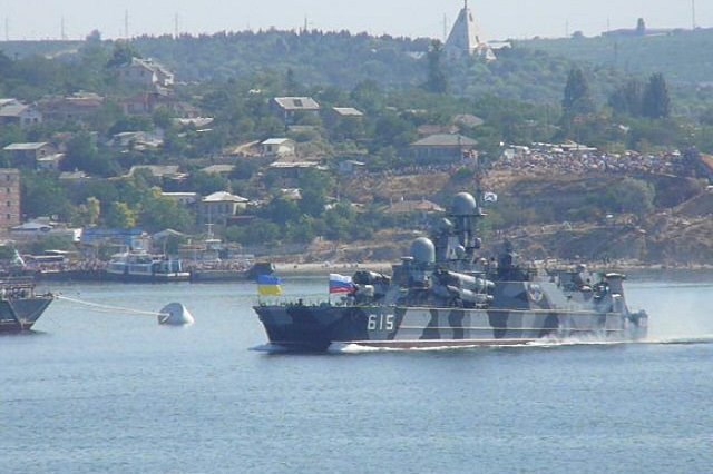 В Крыму украинские военнослужащие пришли брататься к российским морпехам