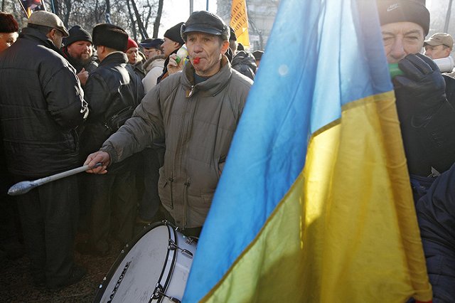 Украинцам предсказали тяжелые времена без денег МВФ