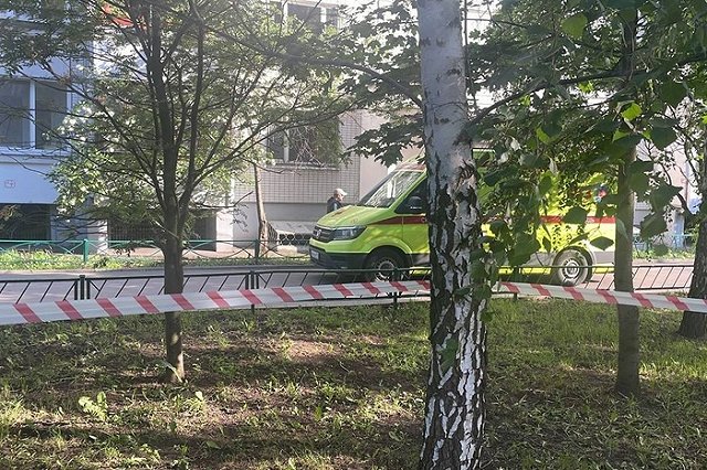 На детской площадке в Москве 14-летний подросток поджёг своего друга