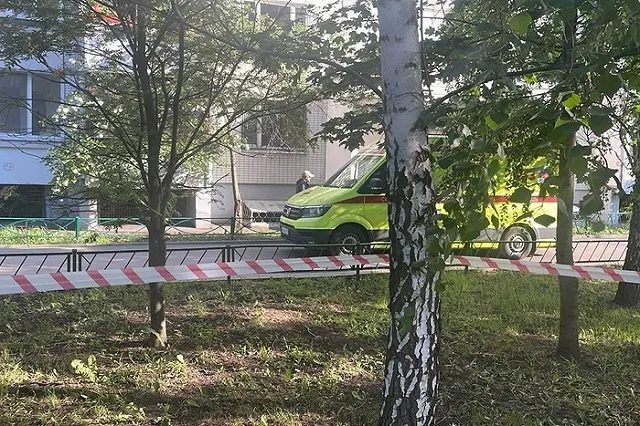 На детской площадке в Москве 14-летний подросток поджёг своего друга