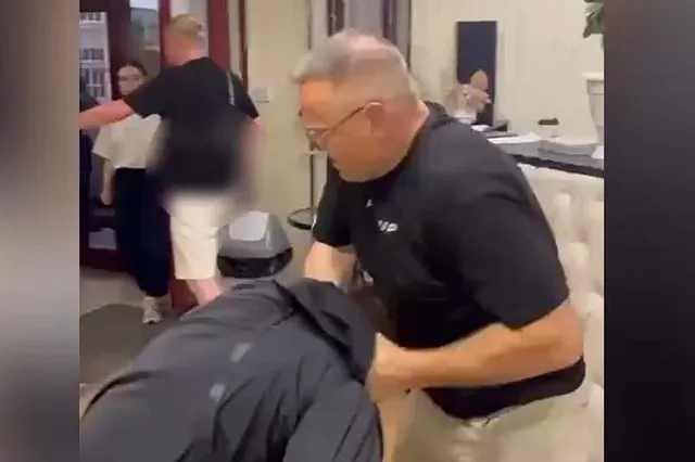 В Екатеринбурге общественники подрались с сотрудниками IT-компании при полиции