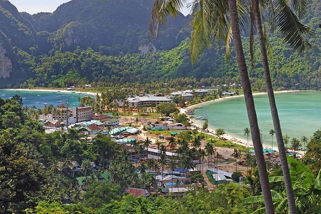 Пожар в туристической зоне острова Пхи-Пхи затронул 25 зданий