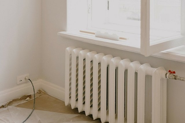 Жители Екатеринбурга пожаловались на горячие батареи